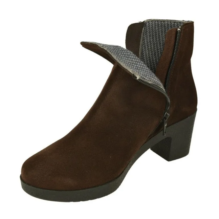 Botin De Comfort Class En Piel Nobuck De Pala Lisa Y Piso De Cuna Tacon Confortable Con Planta Extraible