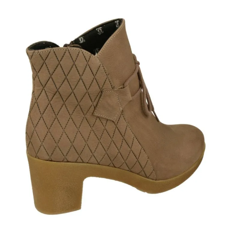 Botin De Comfortclass En Piel De Nobuck Acolchada Rombos. Piso De Goma Con Tacon Cuna De Gran Comodidad. Planta Natomica Extraib