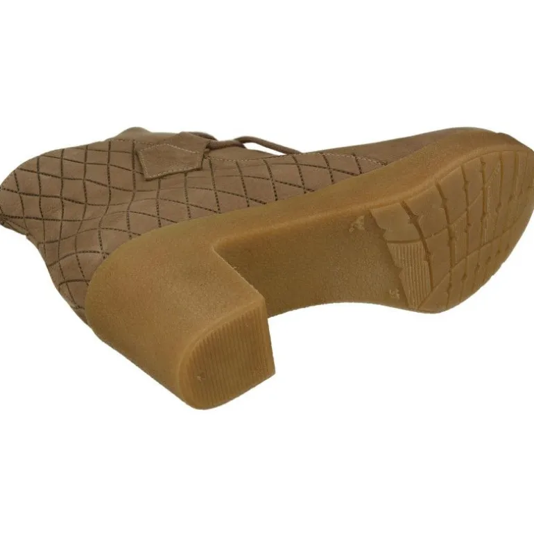 Botin De Comfortclass En Piel De Nobuck Acolchada Rombos. Piso De Goma Con Tacon Cuna De Gran Comodidad. Planta Natomica Extraib