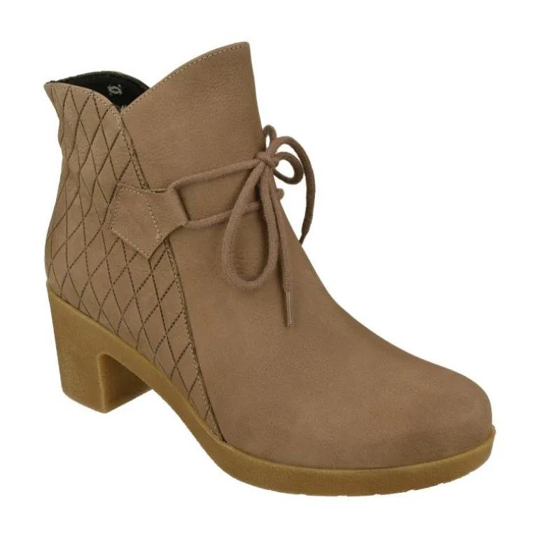 Botin De Comfortclass En Piel De Nobuck Acolchada Rombos. Piso De Goma Con Tacon Cuna De Gran Comodidad. Planta Natomica Extraib
