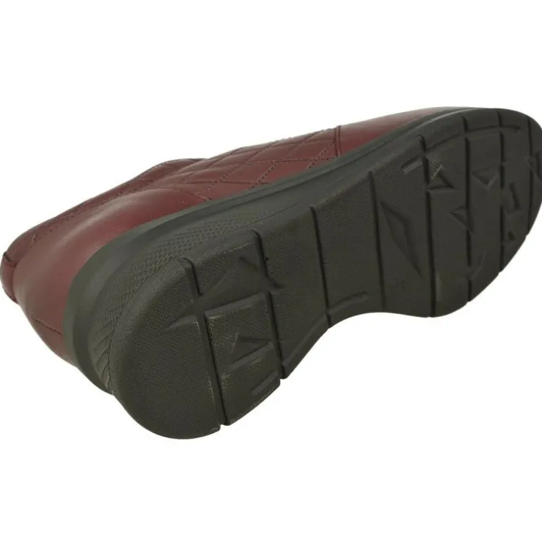 Cordon De Comfort Class Con Cremallera Lateral Y Piel Acolchada Rombos. Piso De Poliuretano Muy Ligero Y Planta Extraible
