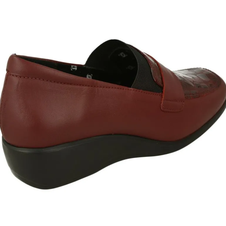 Mocasin De Comfort Class Con Elastico Y Bordon En Pala En Piel, Piso Aligerado Y Planta Anatomica Extraible