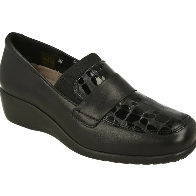 Mocasin De Comfort Class Con Elastico Y Bordon En Pala En Piel, Piso Aligerado Y Planta Anatomica Extraible