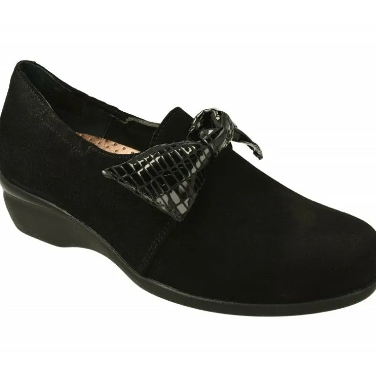 Mocasin De Comfort Class En Piel Nobuck Con Lazo Contrastado Charol, Piso De Descanso Y Planta Anatomica Extraible
