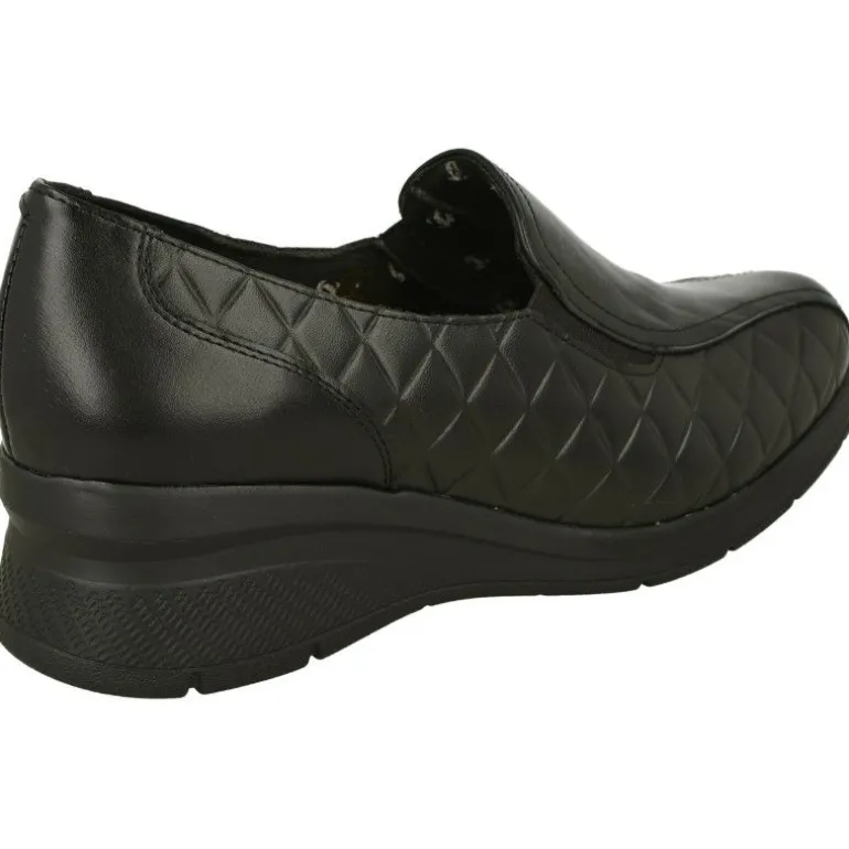 Mocasin De Confort Class Con Elasticos En Pala Y Piel Acolchada Rombos. Piso Muy Ligero De Poliuretano Y Planta Extraible