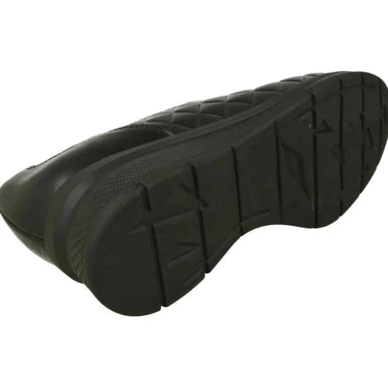 Mocasin De Confort Class Con Elasticos En Pala Y Piel Acolchada Rombos. Piso Muy Ligero De Poliuretano Y Planta Extraible