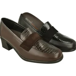 Mocasin De Doctor Cutillas Con Banda Nobuck Y Pala Coco Contrastada. Piso De Goma Con Tacon De Bloque Y Planta Extraible