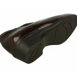Mocasin De Piesanto En Piel De Charol Con Elasticos Cruzados En Pala Y Piso De Poliuretano Aligerado Con Planta Extraible