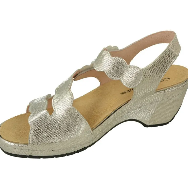 Sandalia De Comfort Class En Piel Grabada Metal Con Ajuste Triple Velcro, Cuna Alta Forrada Y Planta De Descanso Extraible