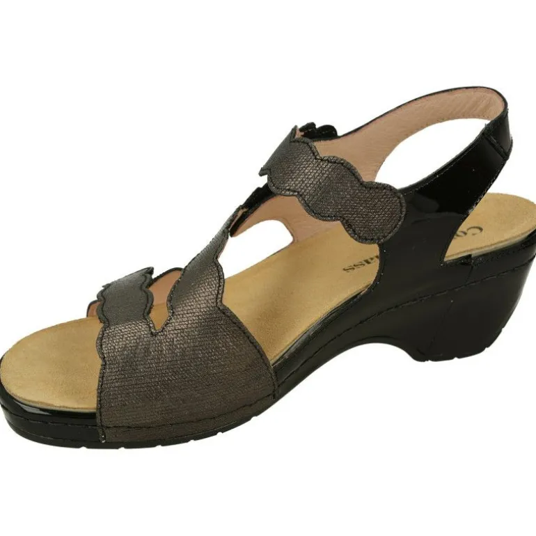 Sandalia De Comfort Class En Piel Grabada Metal Con Ajuste Triple Velcro, Cuna Alta Forrada Y Planta De Descanso Extraible