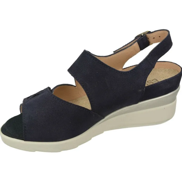Sandalia De Comfort Class (Essential) Con Doble Tira De Velcro Ajustable En Piel Nobuck Y Planta Extraible, Piso De Cuna Ligera